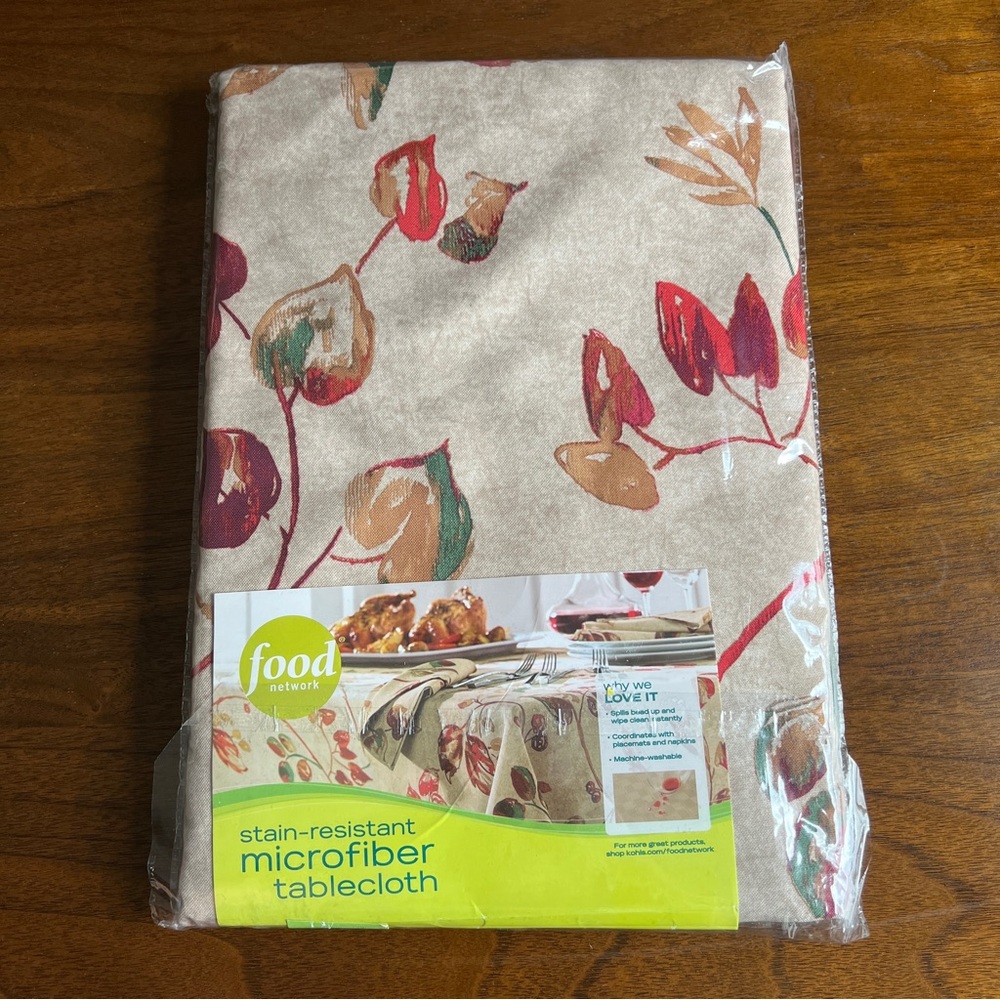 Floral stain resistant microfiber tablecloth